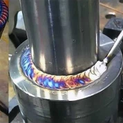 Servizi di saldatura per componenti macchinari per l'edilizia